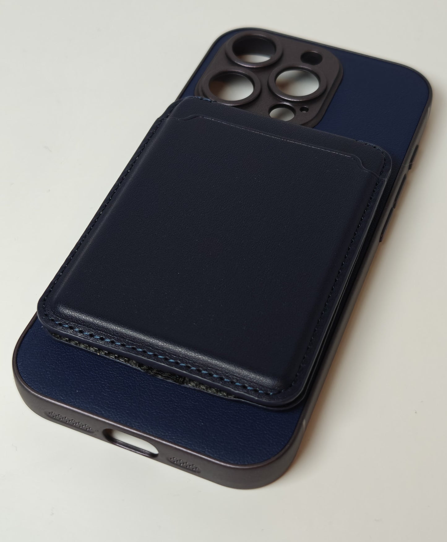 16 Pro magsafe suojakuori korttikotelolla